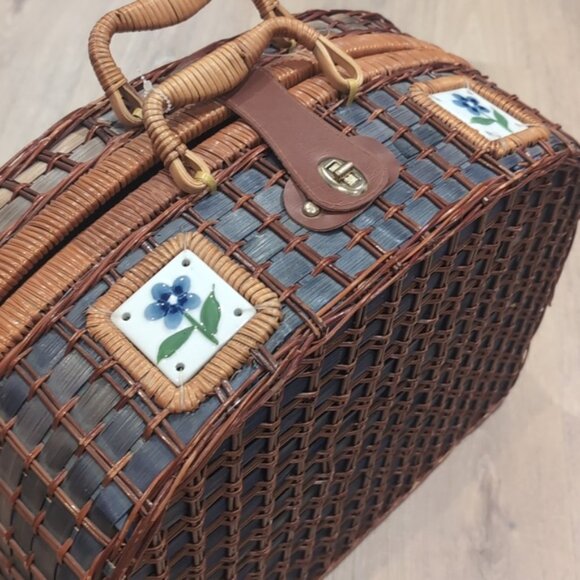 Vintage Wicker Picnic Basket Brown and Blue - Picture 2 of 9